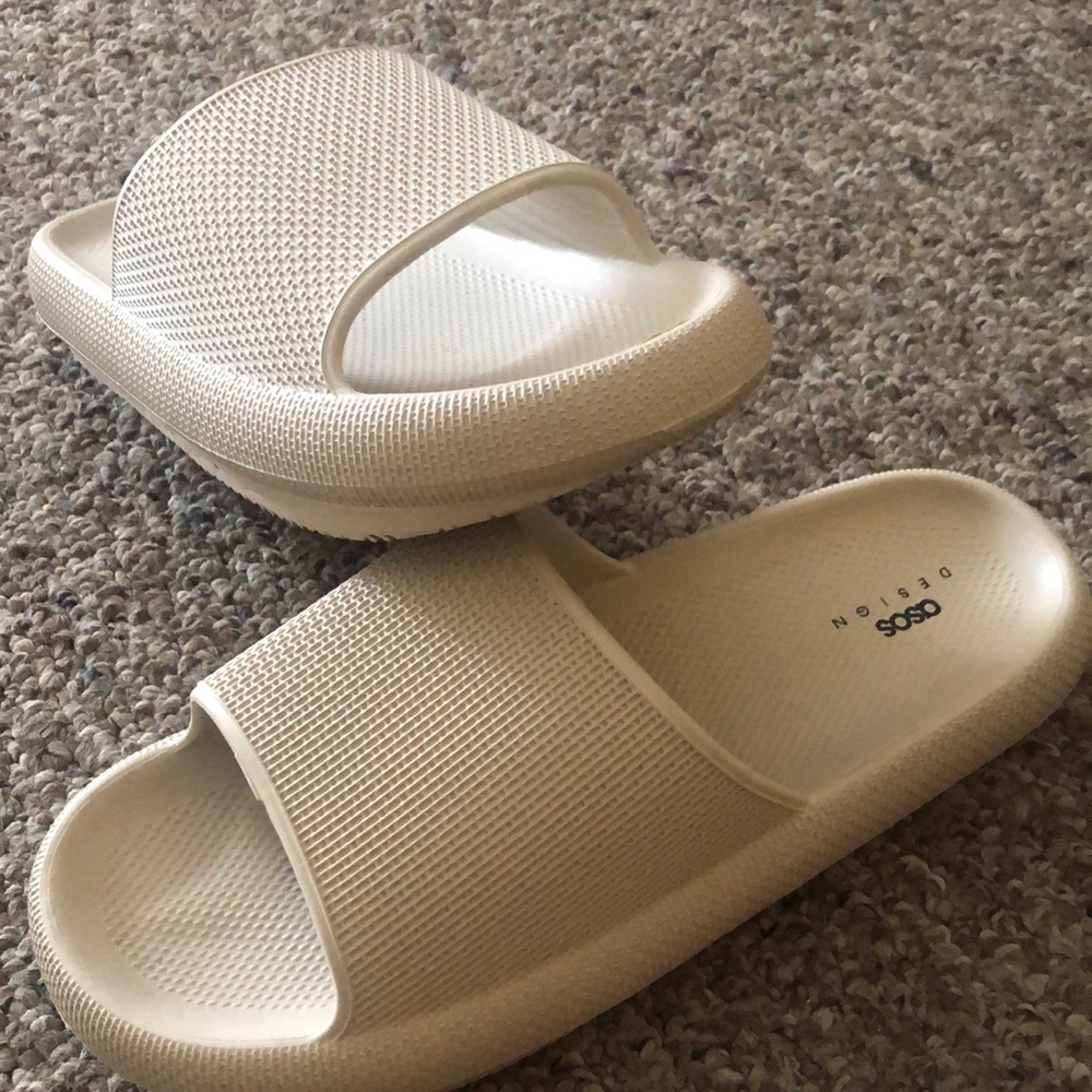 Size 11 men’s slides